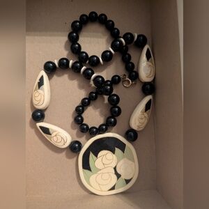 Elegant Black and Cream Floral Necklace Set